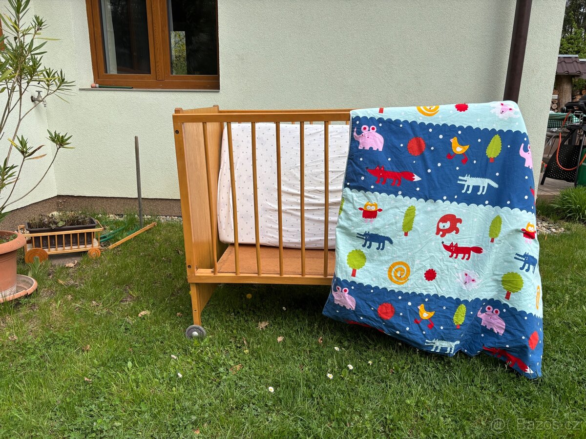 Dřevěná dětská postýlka