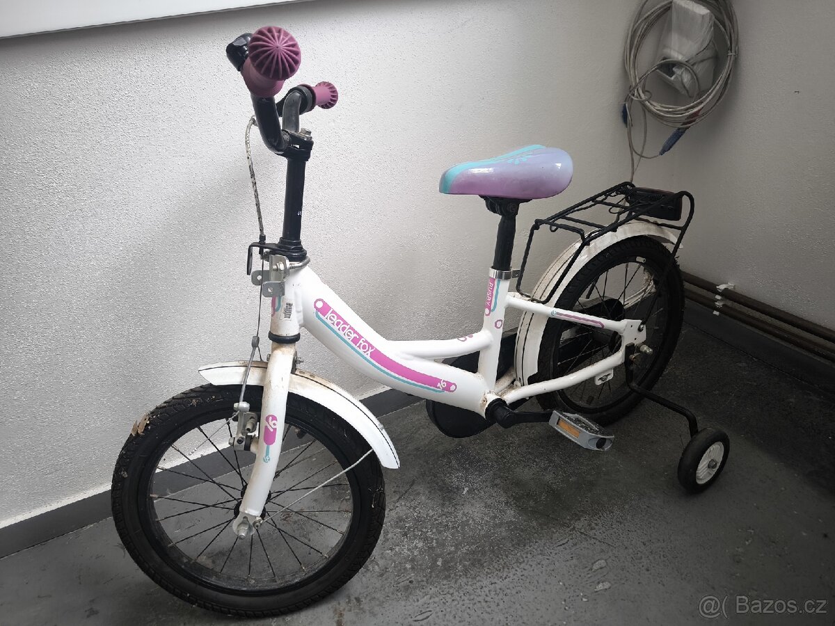 Dívčí kolo Leader Fox Busby 18