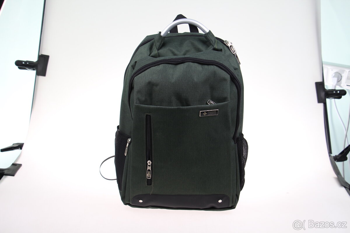 Batoh s náplní školních potřeb