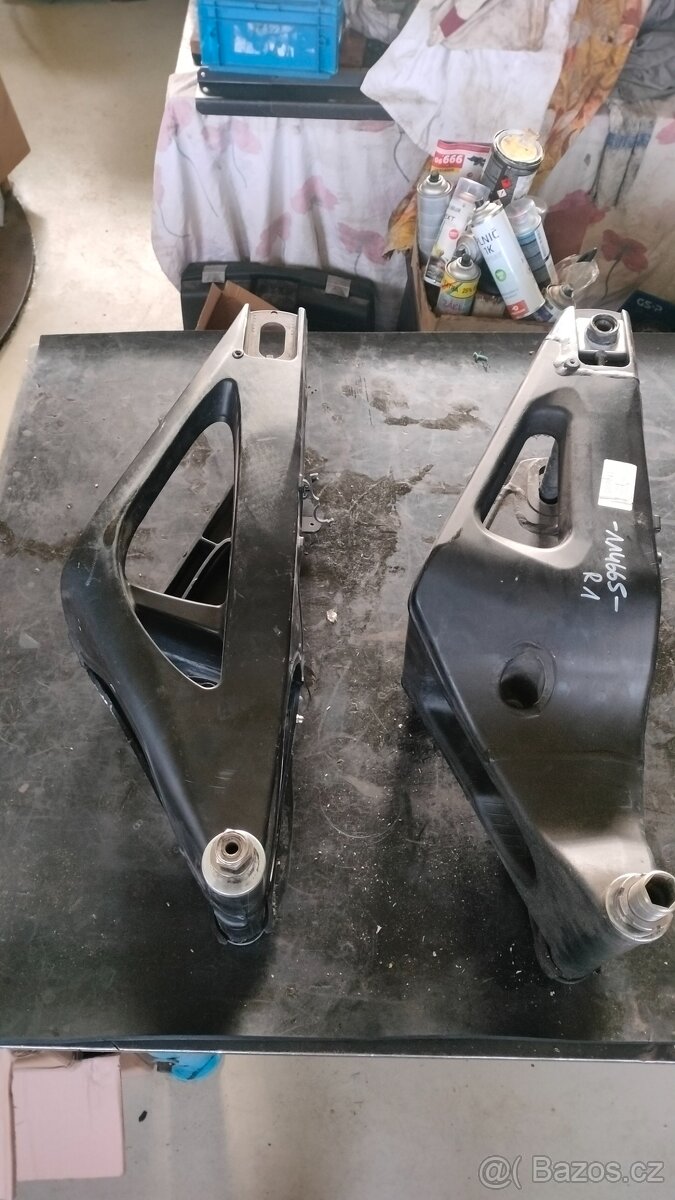 Kyvná vidlice (kyvka) R1