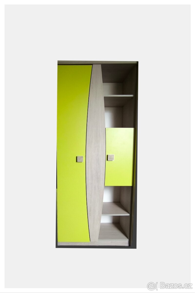 Dětská zelená skříň