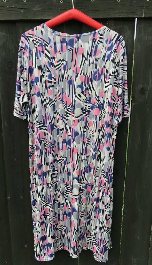 DÁMSKÉ ATRAKTIVNÍ ŠATY,vel.46