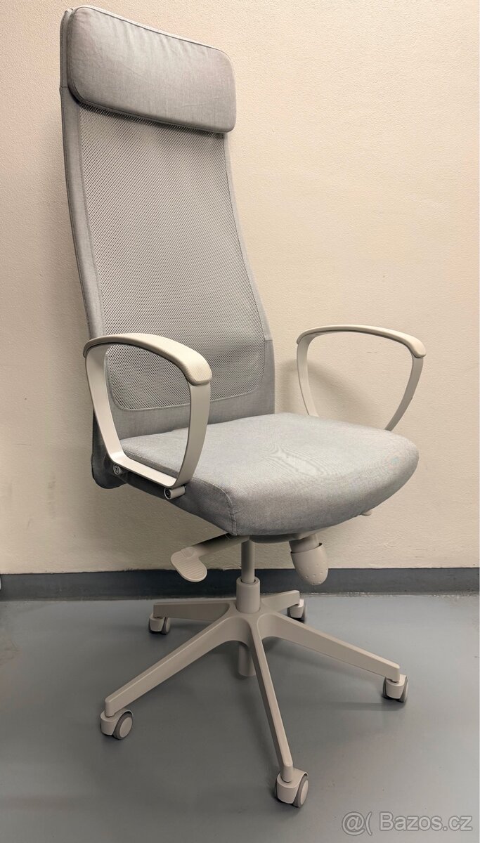 kancelářská židle IKEA Markus - světle šedá