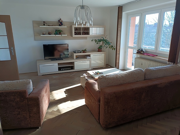 Pronajmu byt 2+1 v Dobrušce