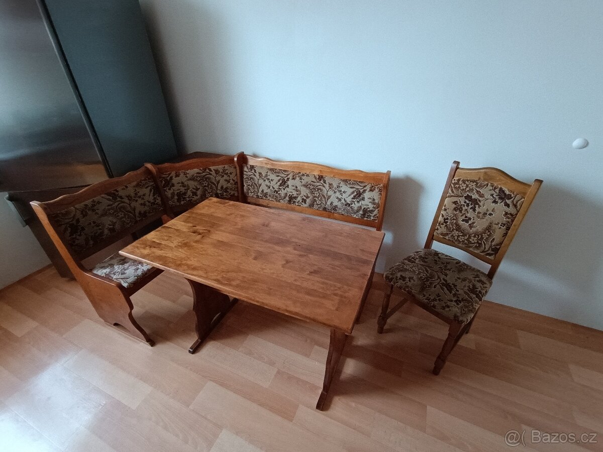 Rohová jídelní lavice s úložným prostorem a židlí