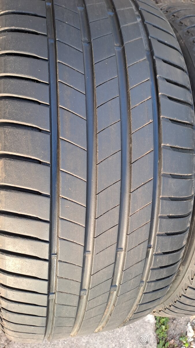 245/40R19 letní