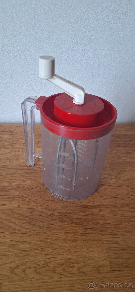 retro ruční šlehač