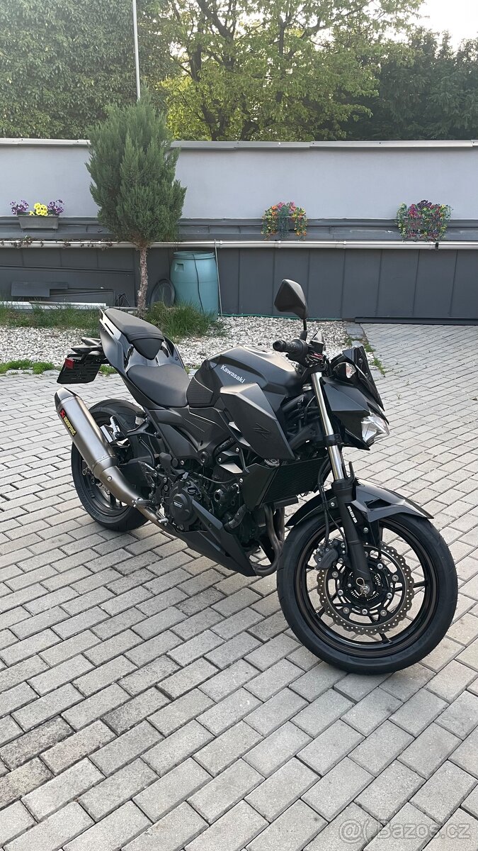 Kawasaki Z400 Akrapovič A2