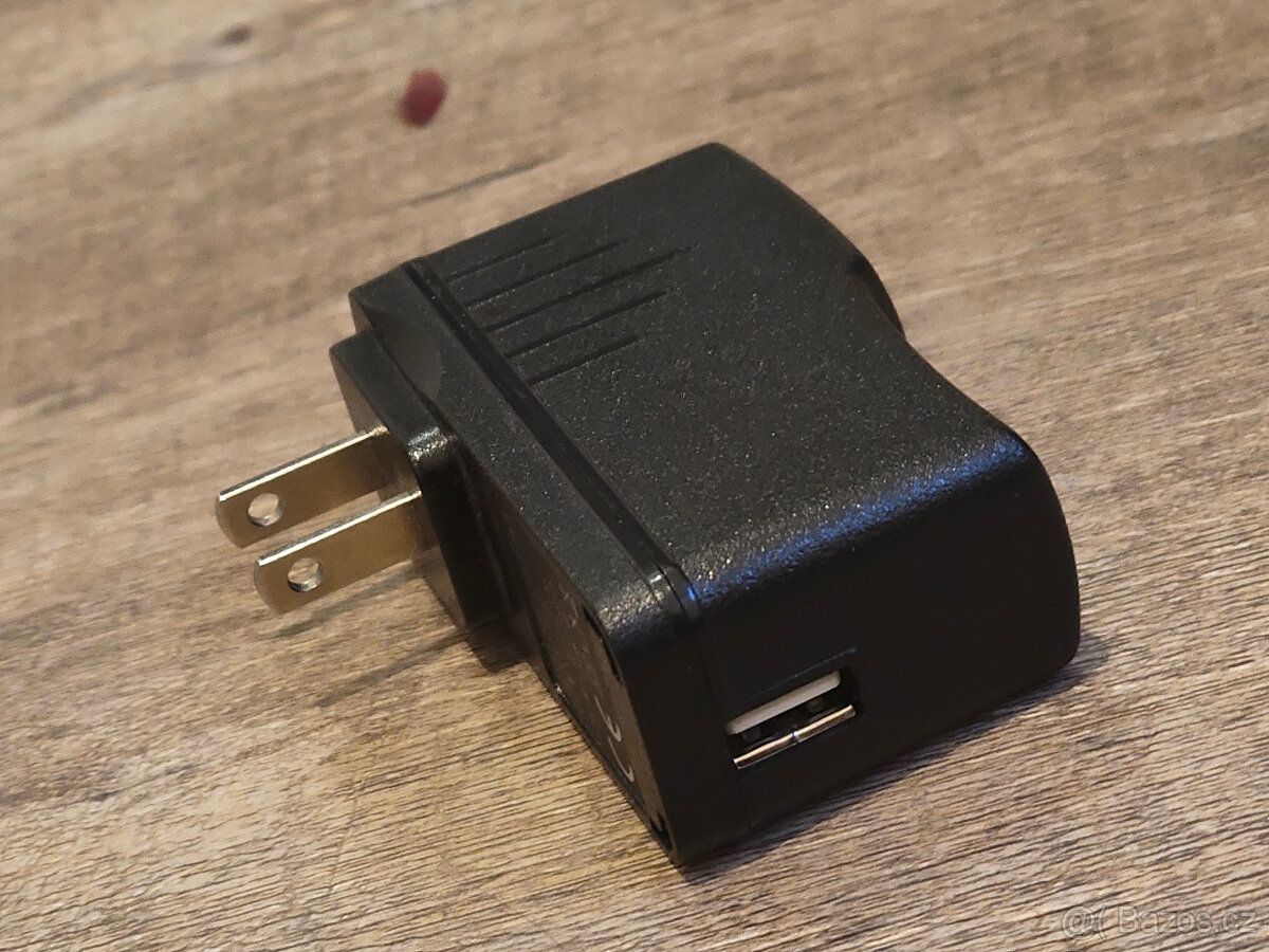 USB nabíječka/adaptér (USA vidlice)