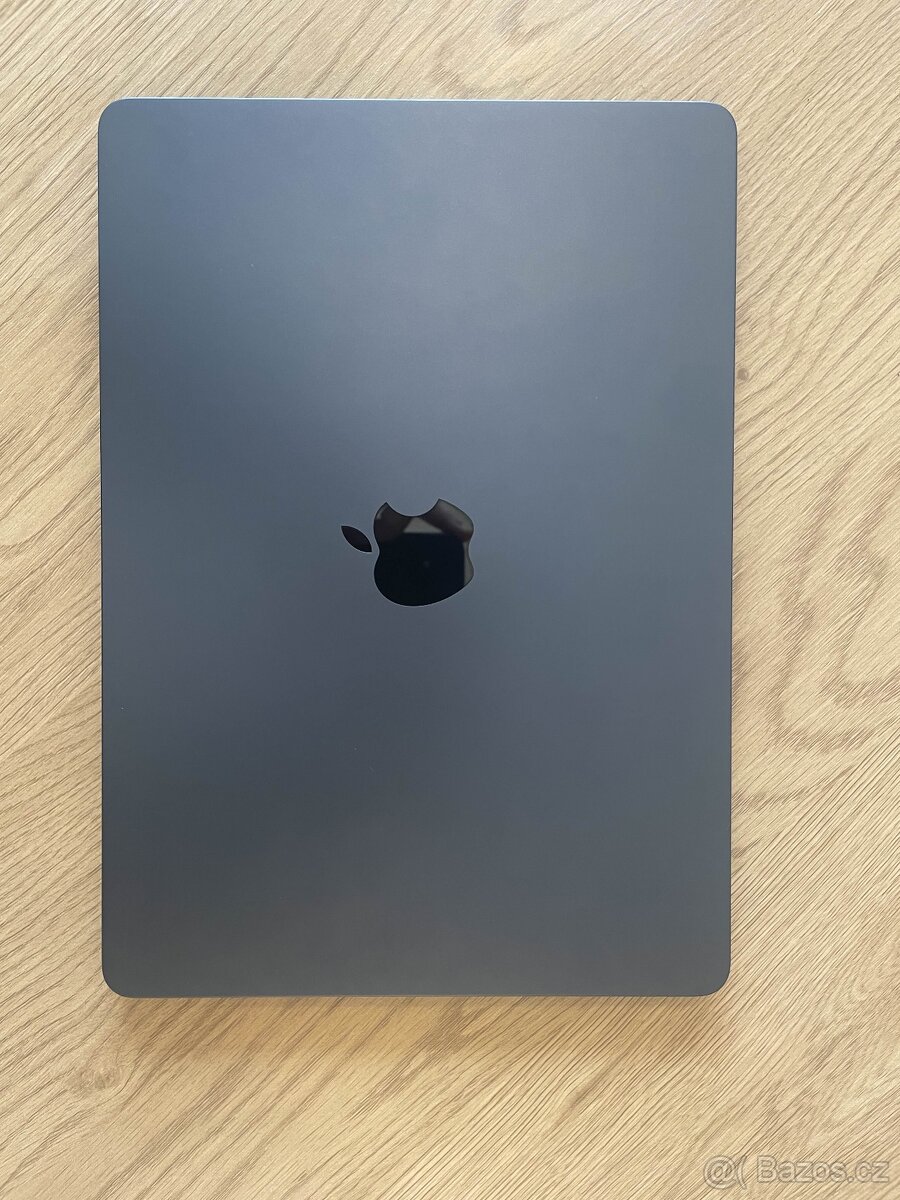MacBook Air 2022 – 100% stav baterie, jako nový, záruka