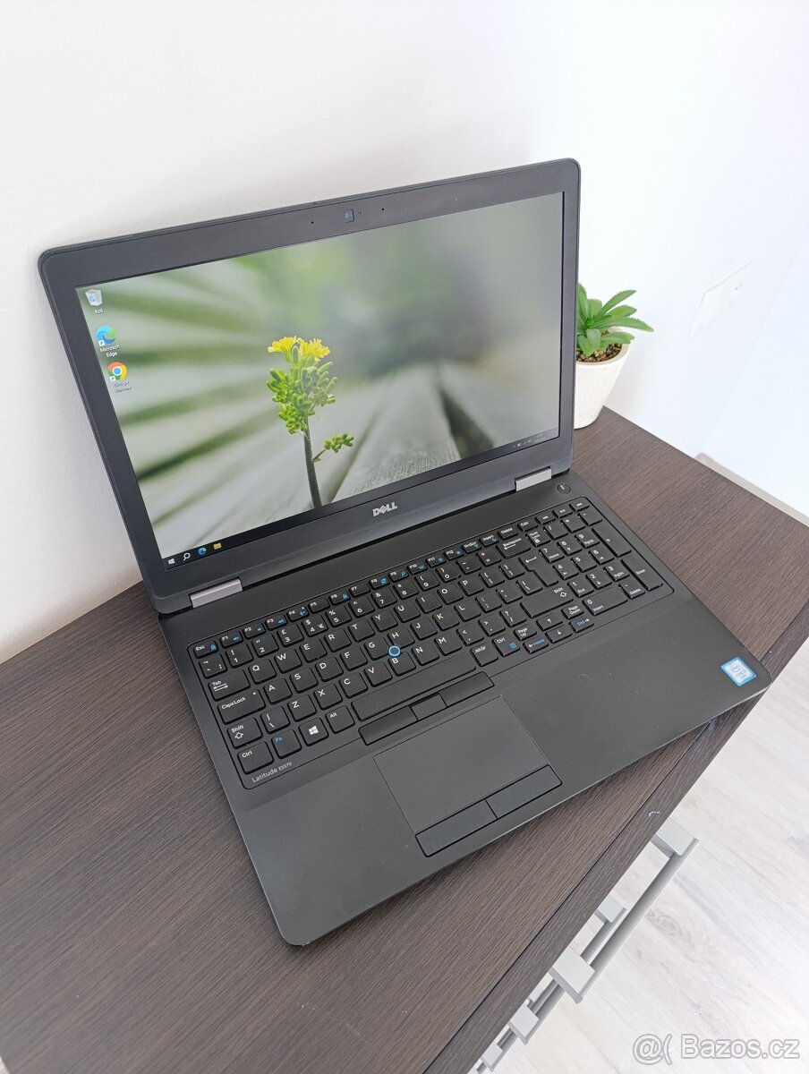 Notebook Dell e5570 (Nová baterie, SSD, podsvit, FullHD)