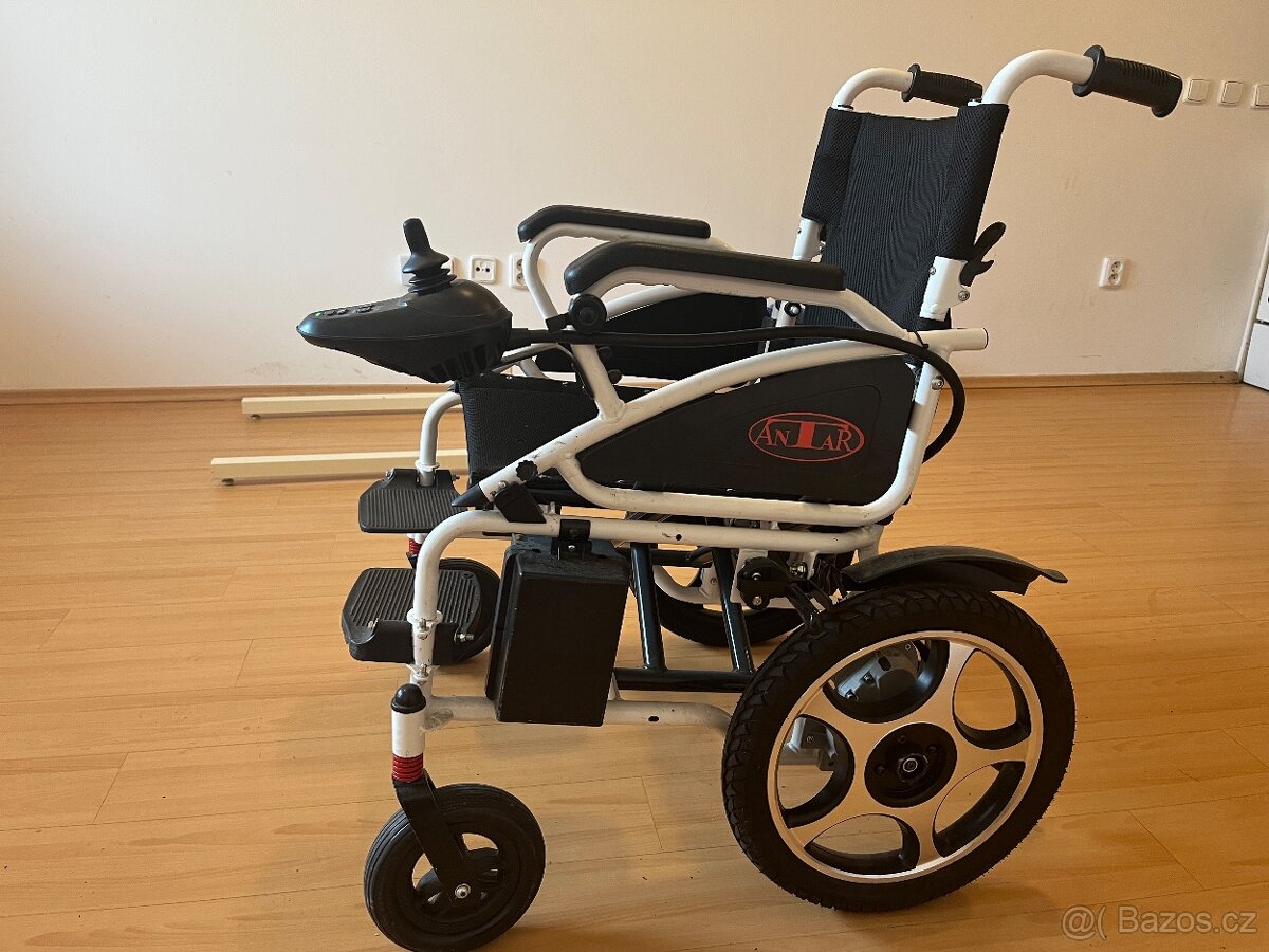 Invalidní elektrický vozík