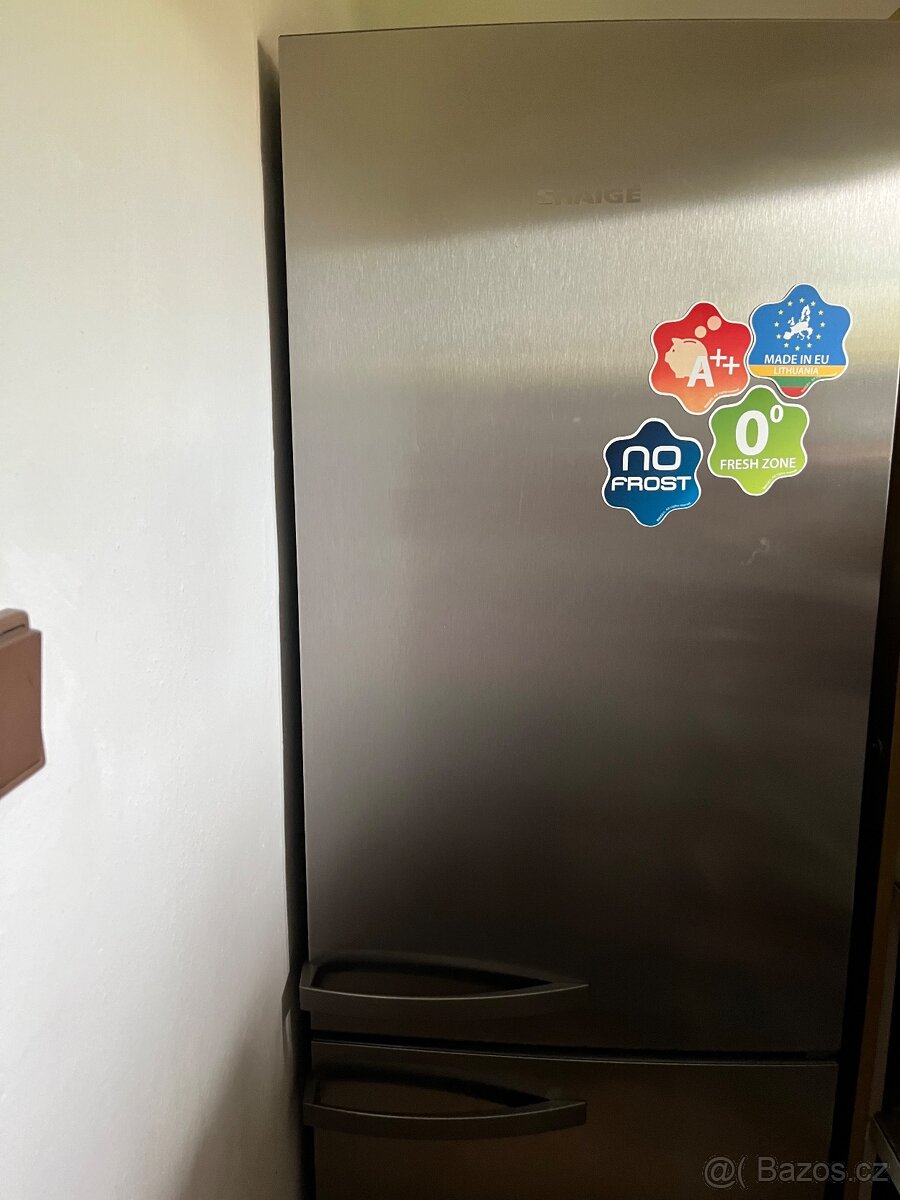 Prodám lednici s mrazákem Snaige.