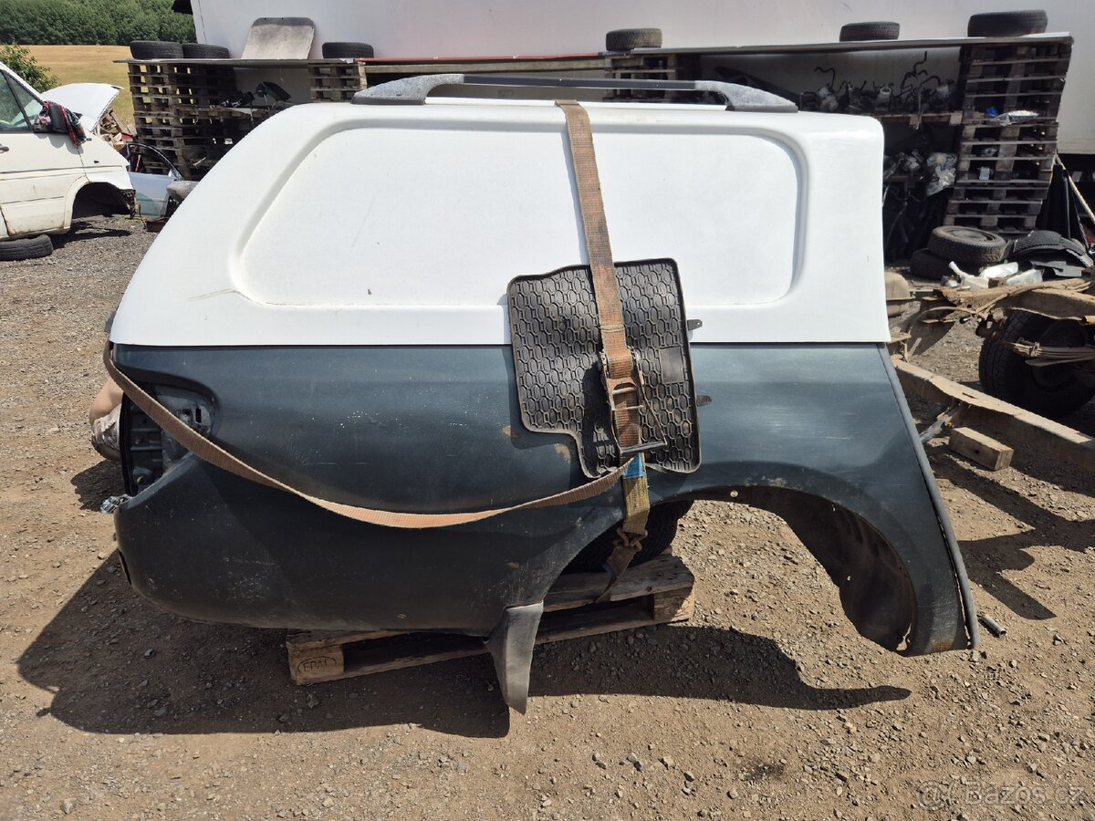 Zbytky dílů Mitsubishi L200