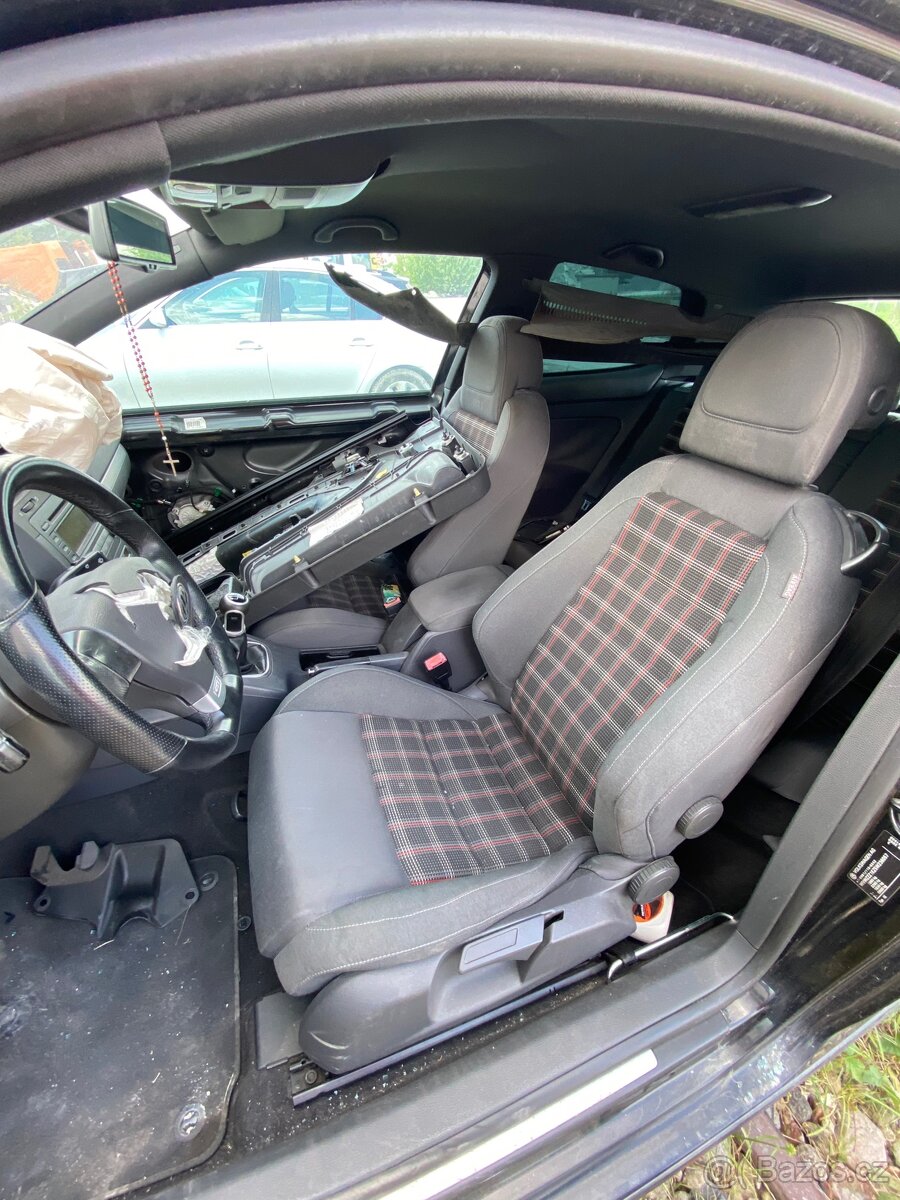 Golf 5 GTI sedačky