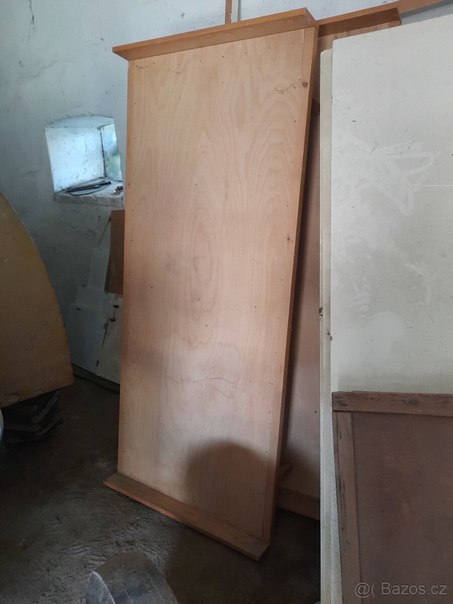 Dřevěné postele