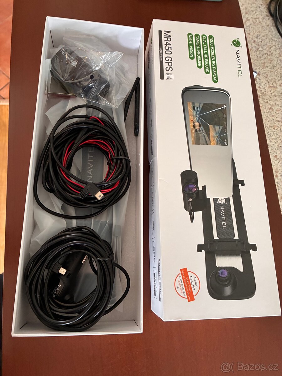 NAVITEL kamera do auta. Přední i zadní.