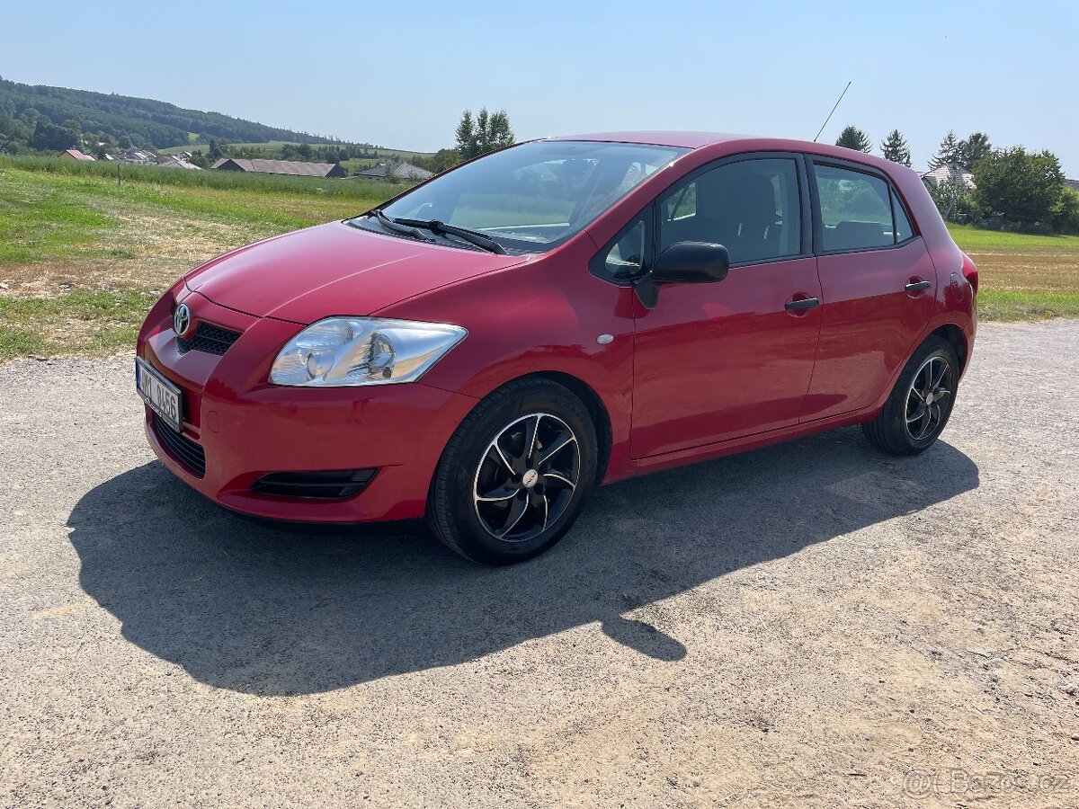 Toyota Auris, 1,33 VVT-i , nová STK, 6 rychlostí