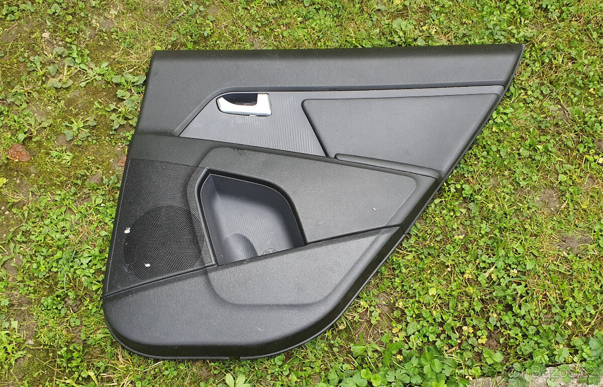 Kia Sportage III - Tapec (kryt dveří) zadní pravý.