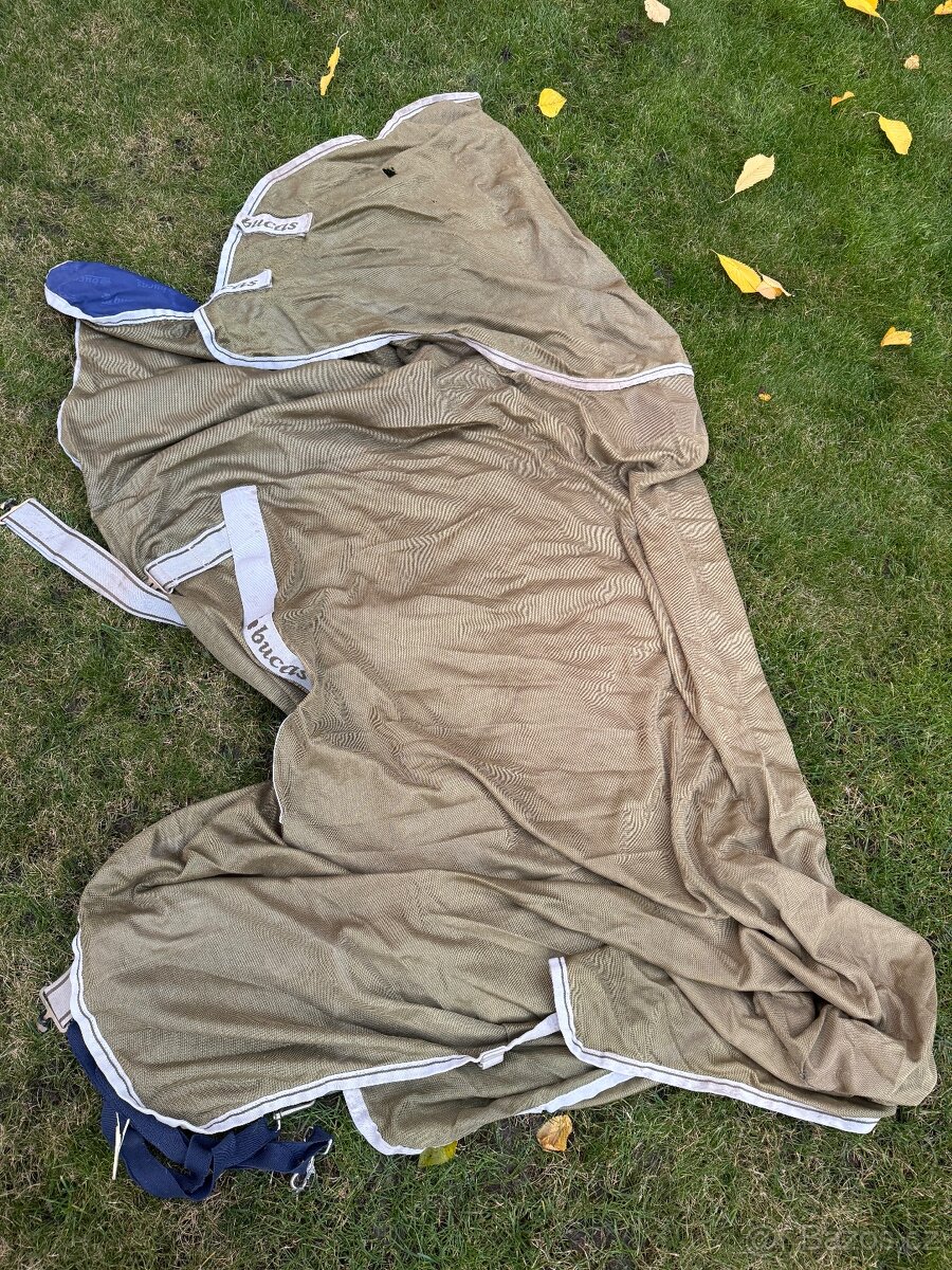 Deka proti mouchám bucas 140cm s krkem
