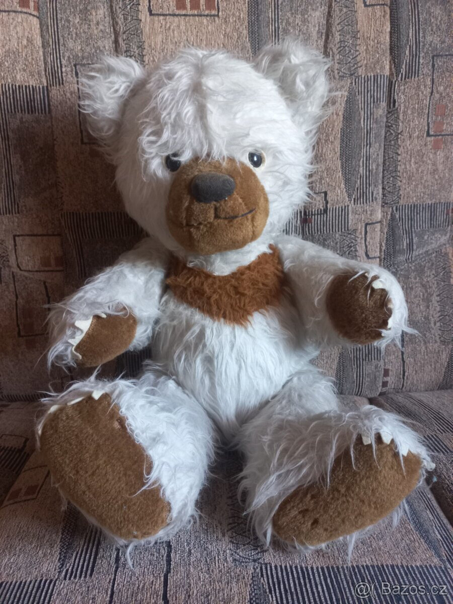 Starý plyšový medvěd, bručí