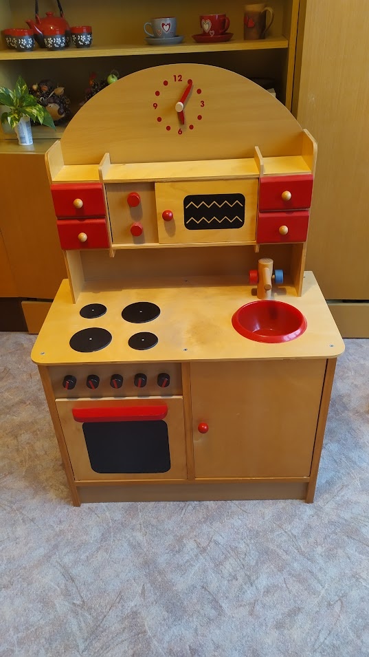 Dětská dřevěná kuchyňka