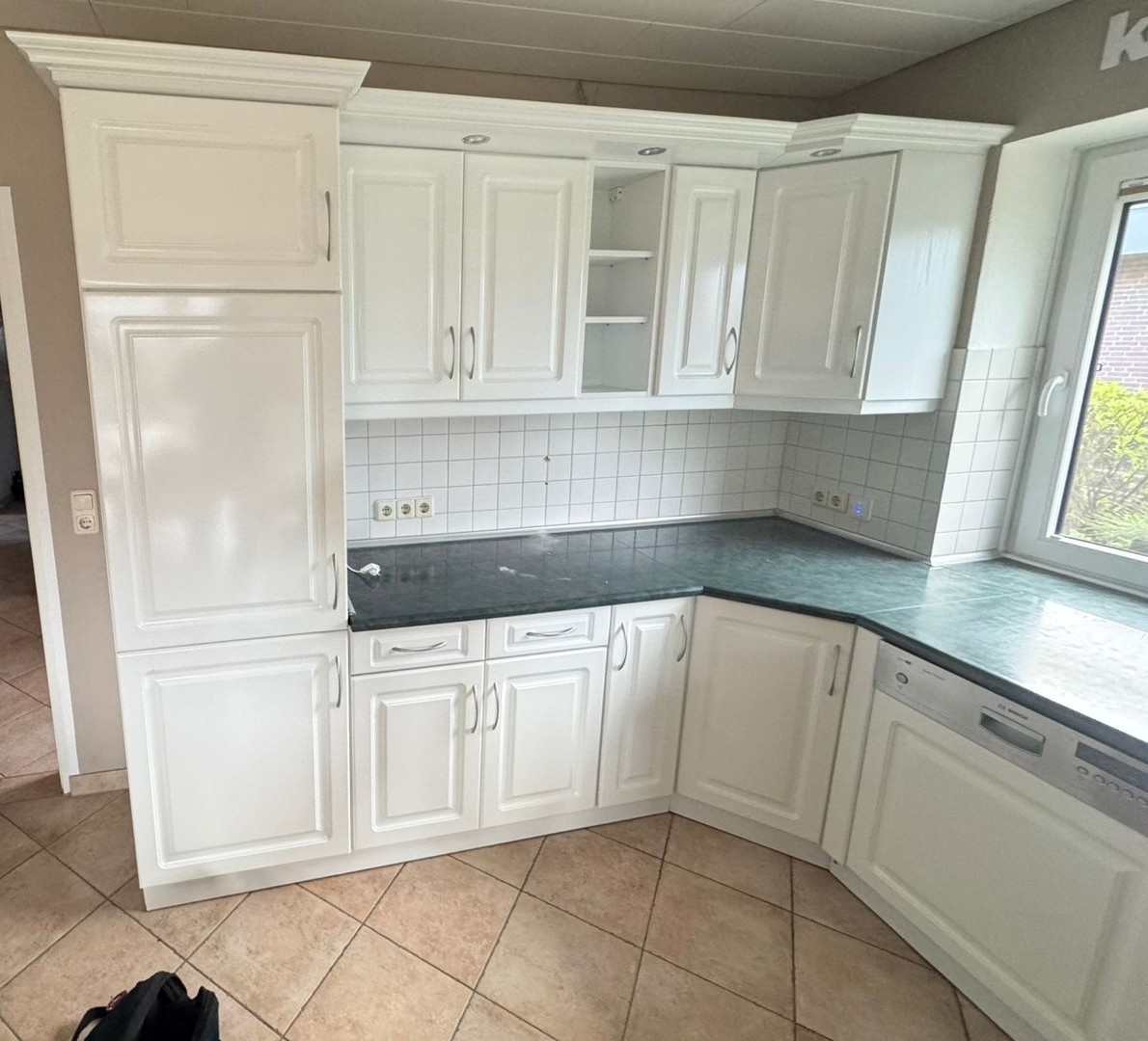 Bílá rustikální kuchyně MIRABEL