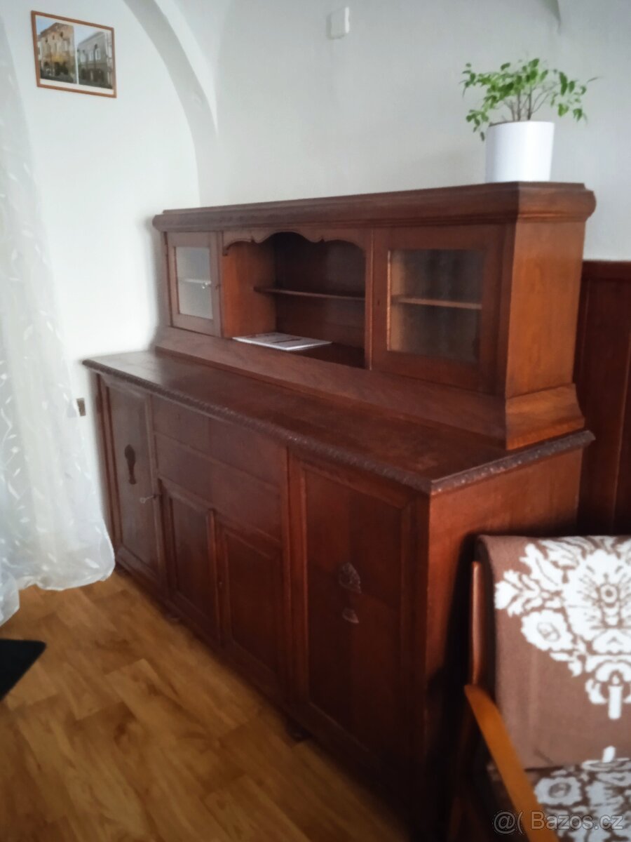 Selský příborník, knihovna, kredenc,