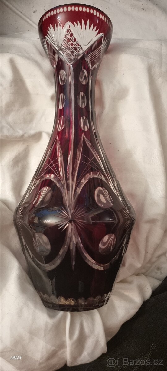 Váza z rubínového skla EGERMANN