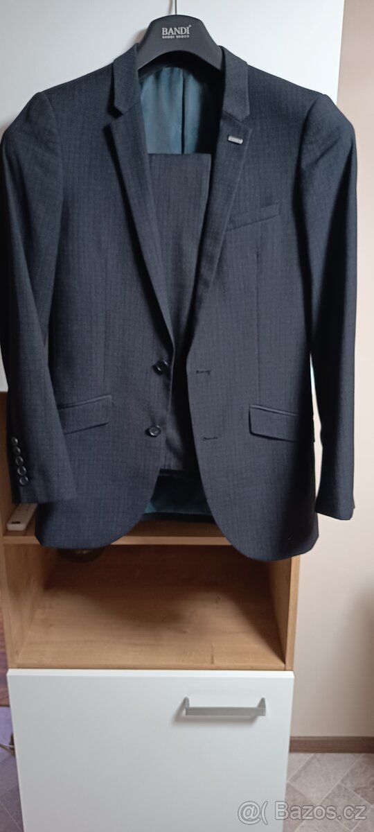 Oblek BANDI