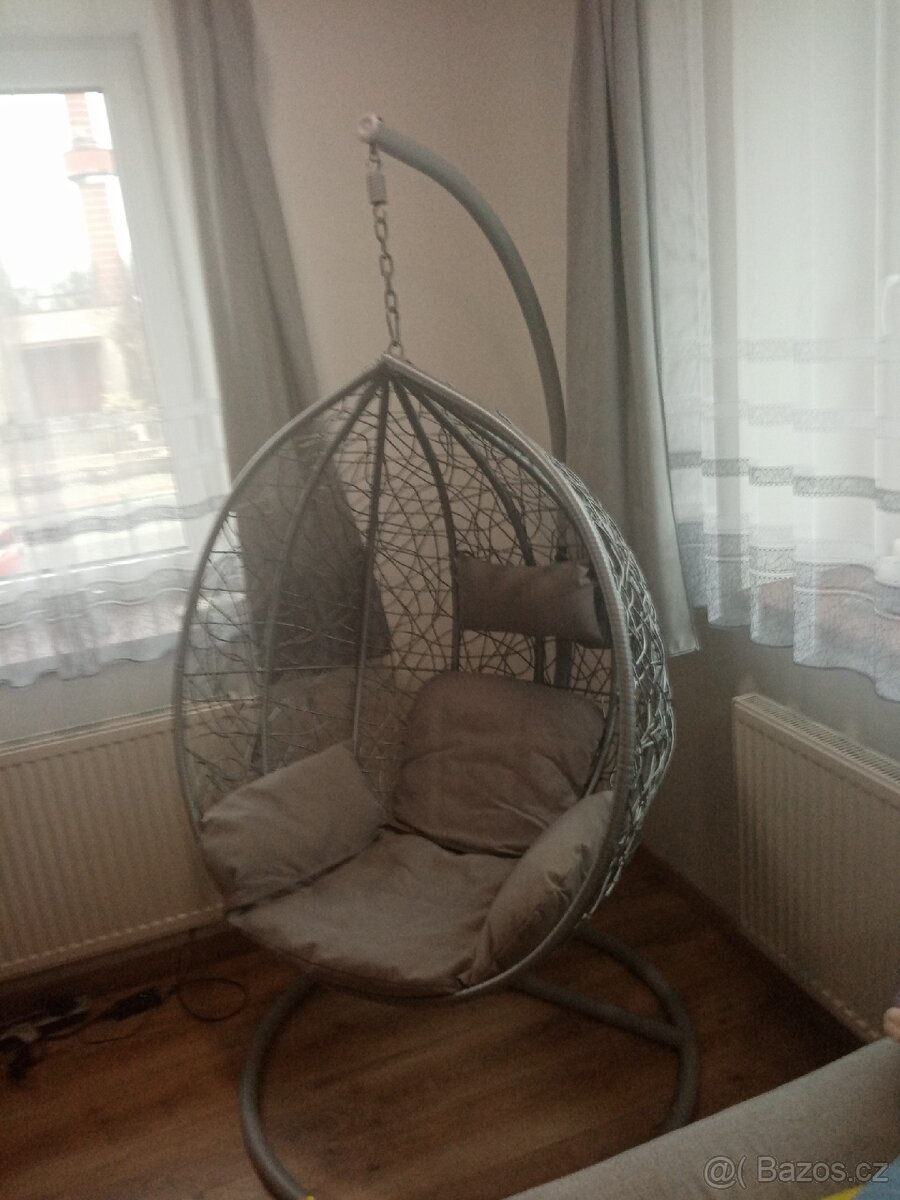 Závěsné křeslo z ratanu