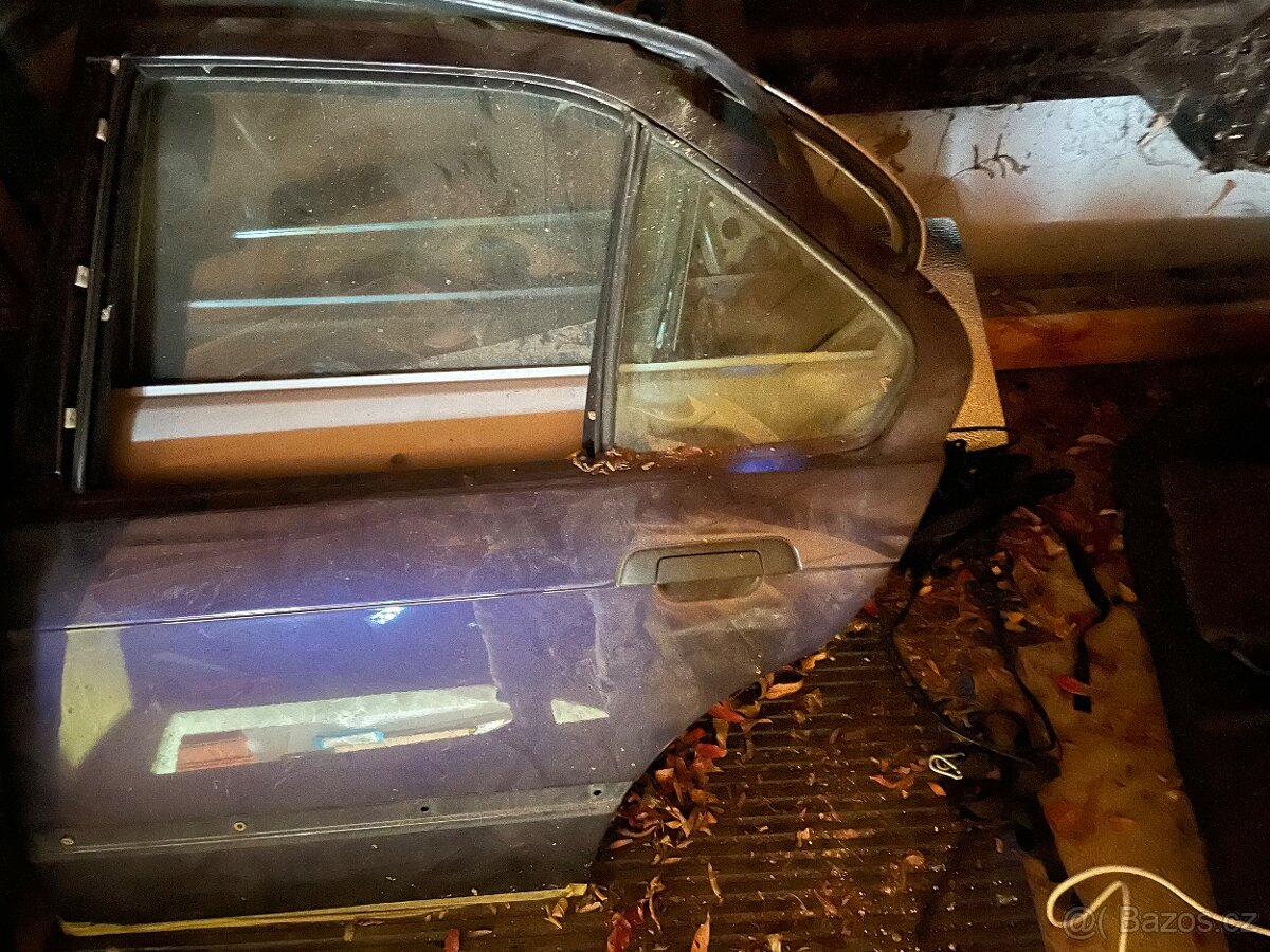 Bmw e36 limo dveře