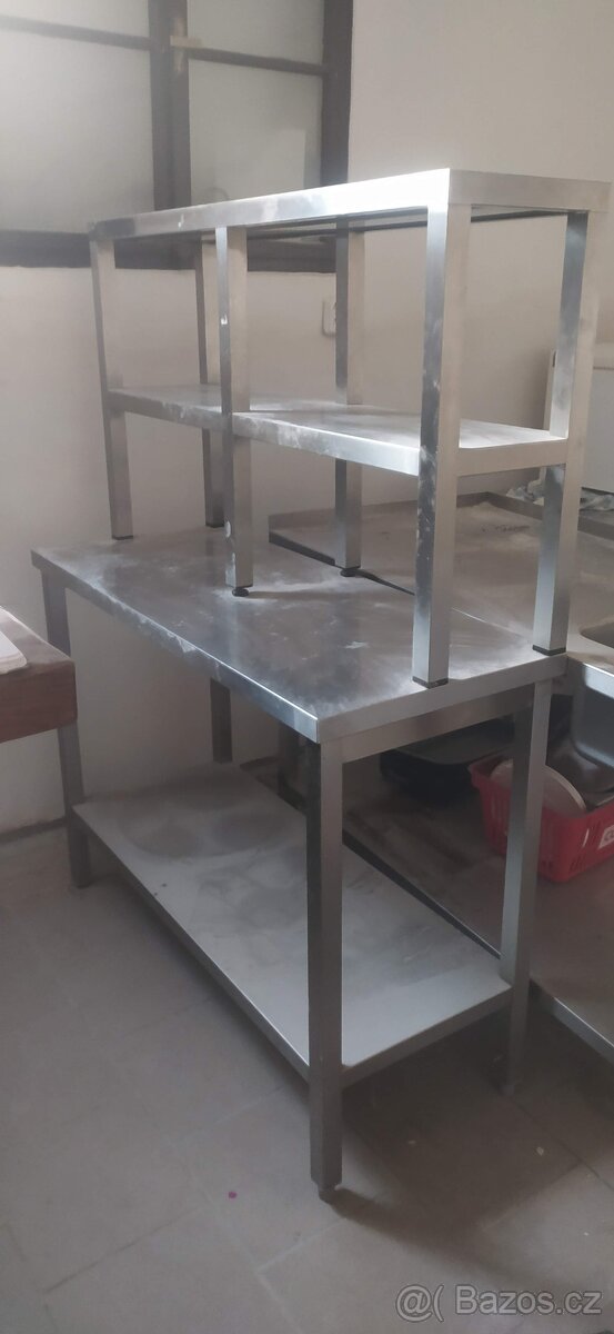 Nerezový stůl na výdej/příjem