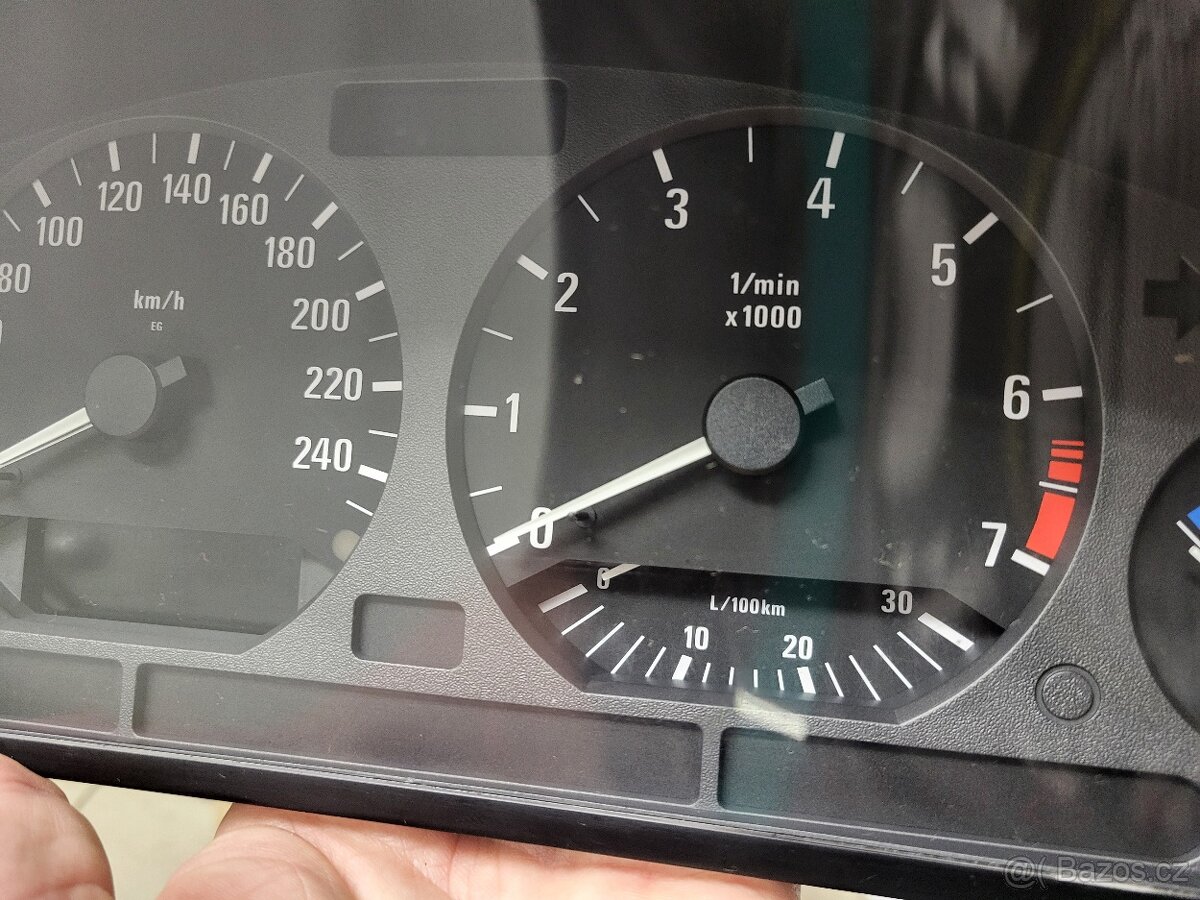 BMW 328i e36 budiky TOP stav