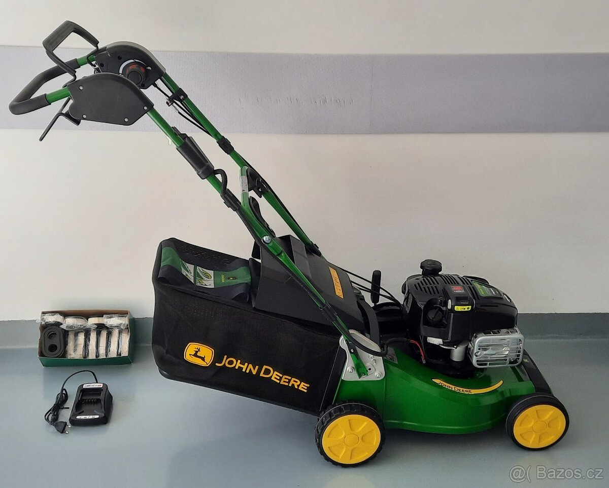 NOVÁ sekačka John Deere R43VE s motorem Briggs & Stratton