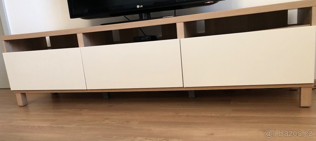 Stolek pod TV