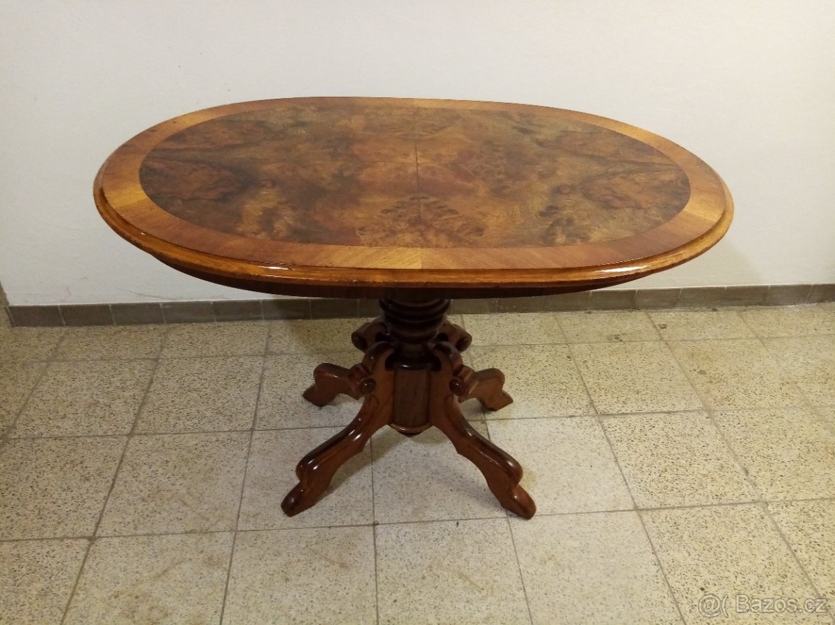 Starožitný stůl - odborně zrestaurovaný