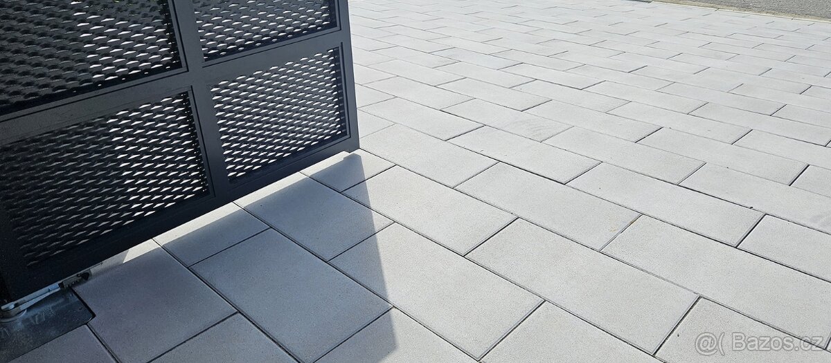 tryskaná dlažba výšky 10cm přírodní