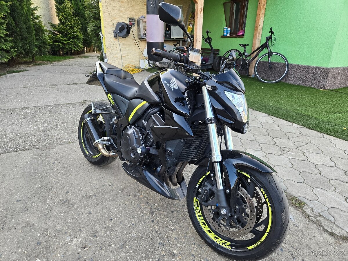 Honda cb 1000R Rv.2009 pěkný stav mnoho doplňků