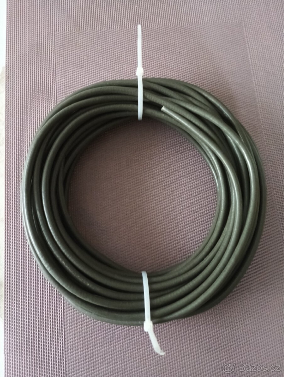 Koaxiální kabel 50 ohm.