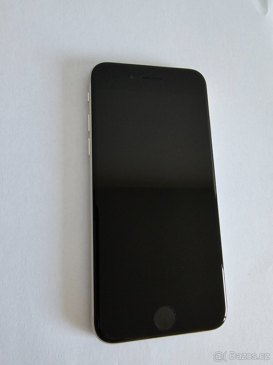 iPhone SE (2022) 64GB, stav A+, 12 měsíců záruka