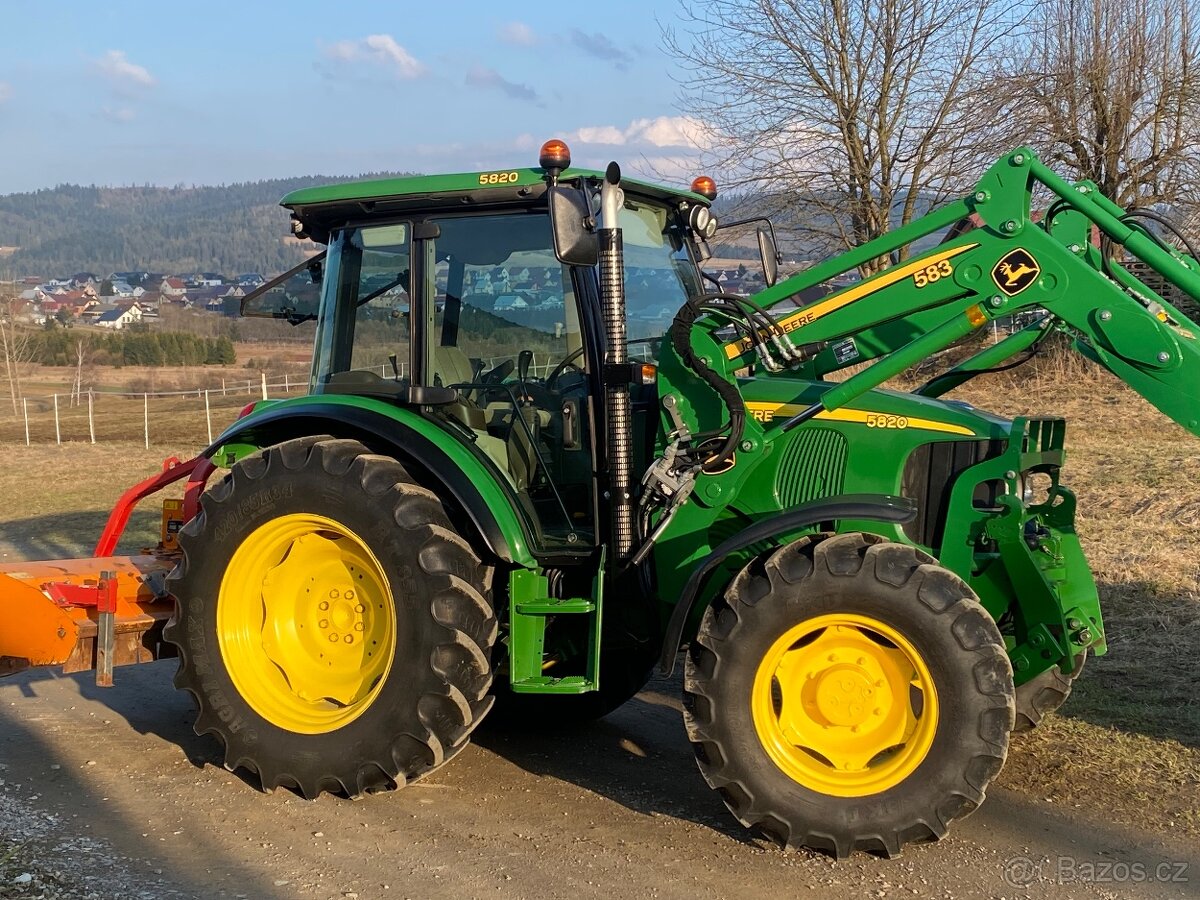 John Deere 5820