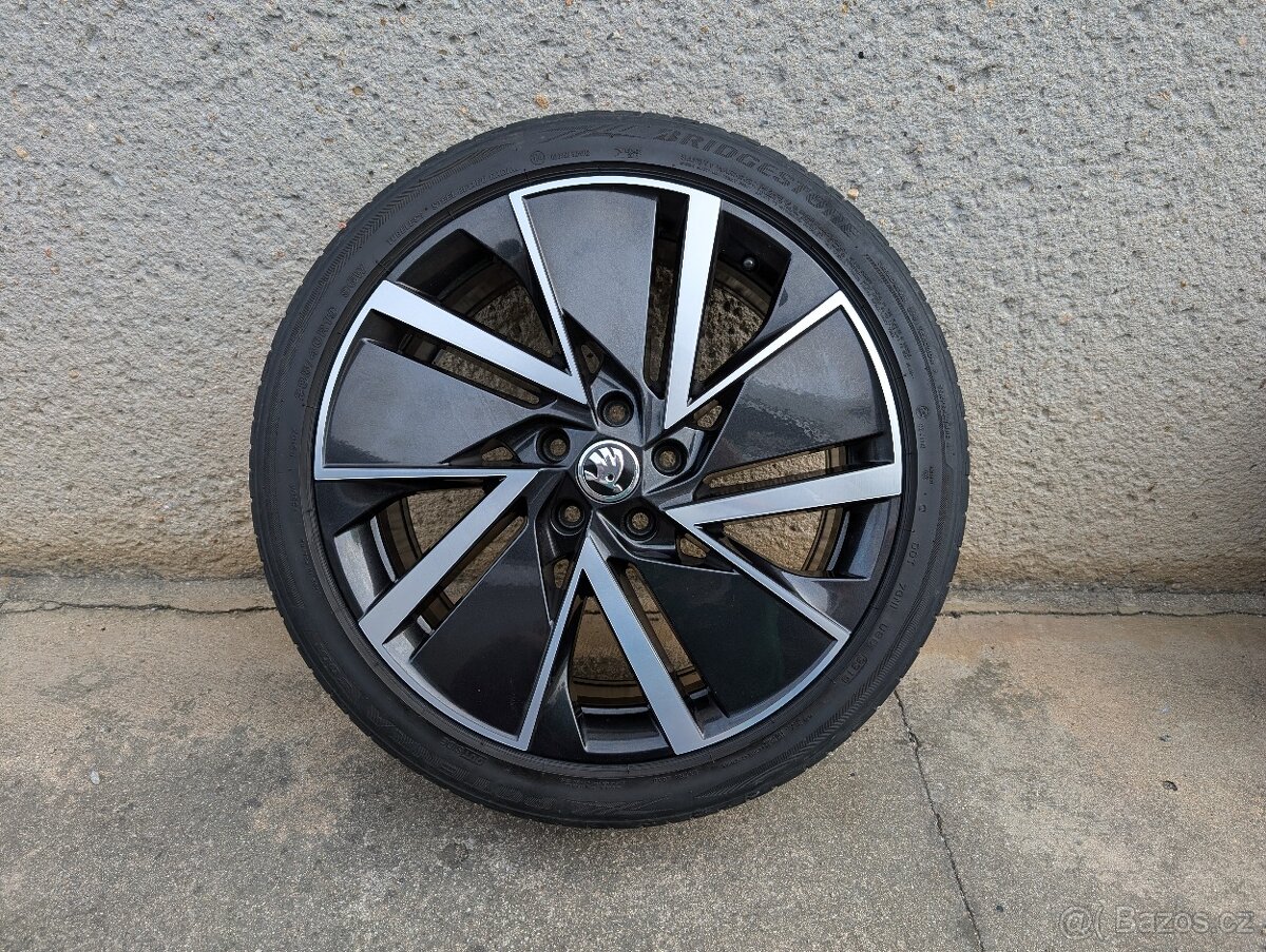 Letní Alu kola Vega Aero, Škoda Superb 3, 5x112 r19, 5mm