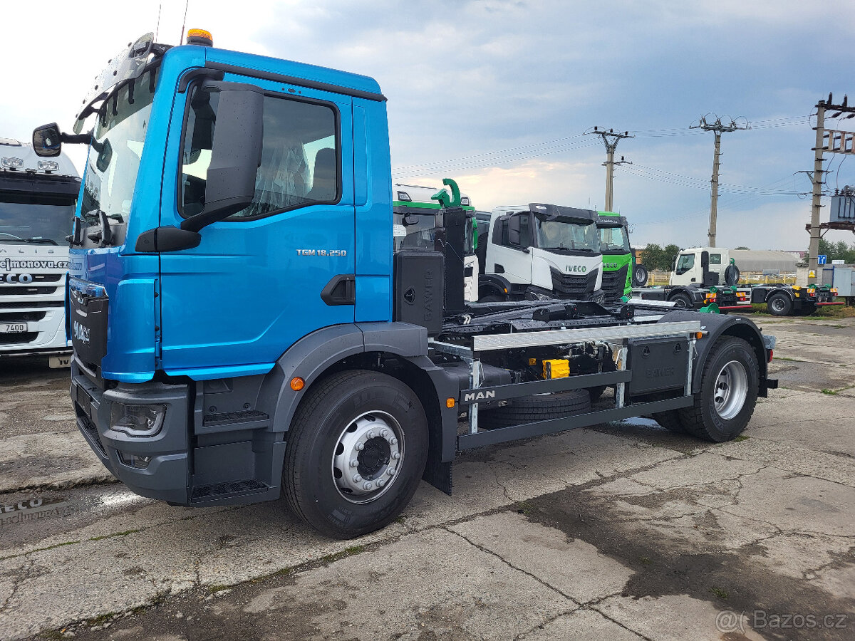 Nový MAN TGM 18.250 hákový nosič kontejnerů TECHNOCAR