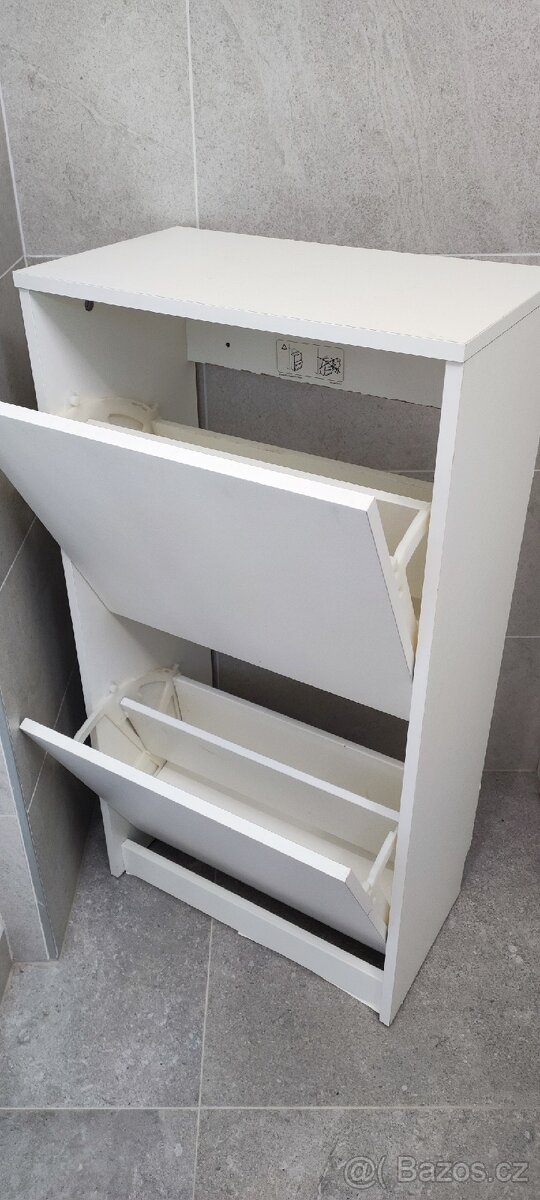 Botník IKEA BISSA, bílá, 49x28x93 cm