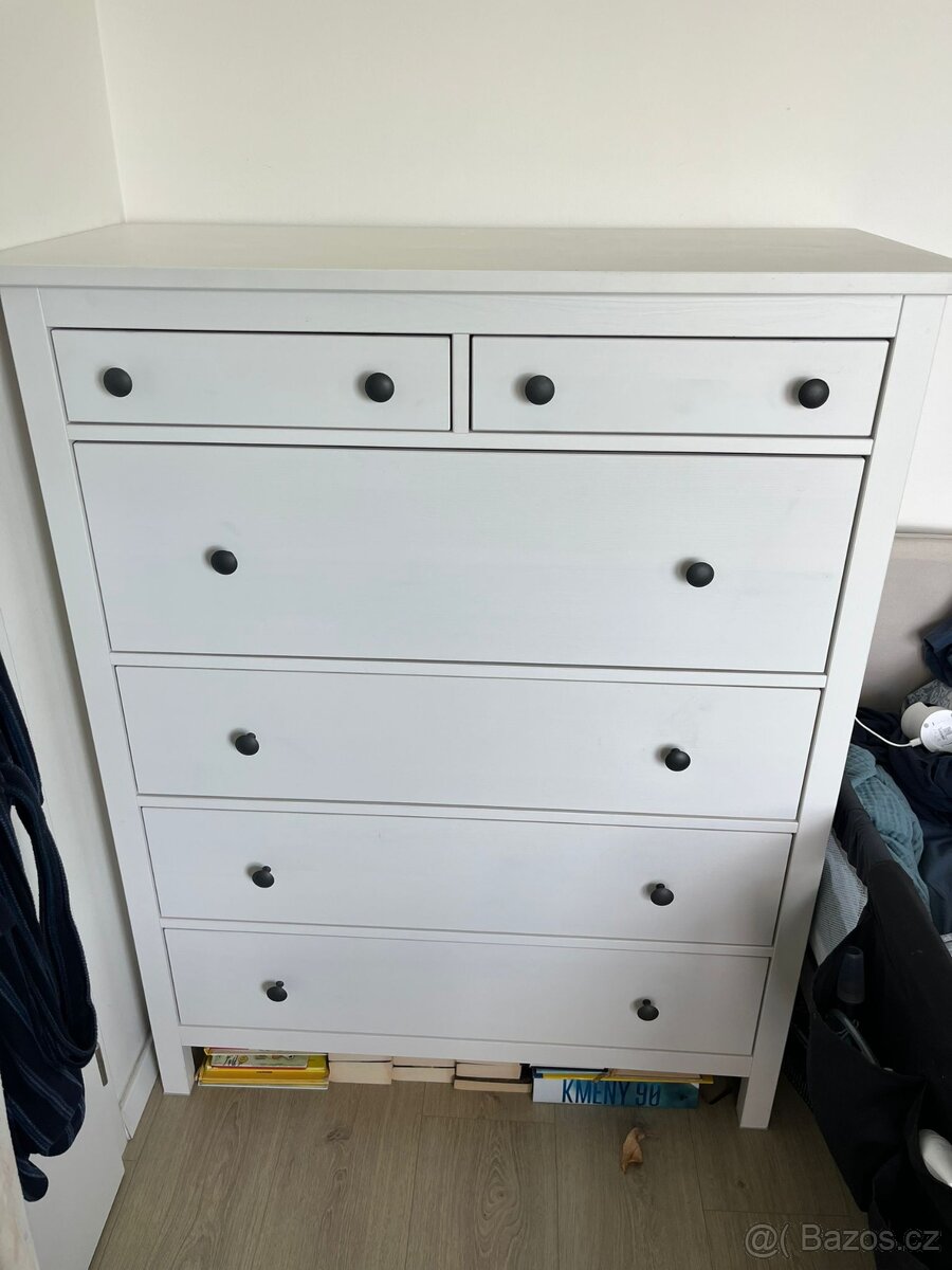 IKEA Hemnes komoda a noční stolky