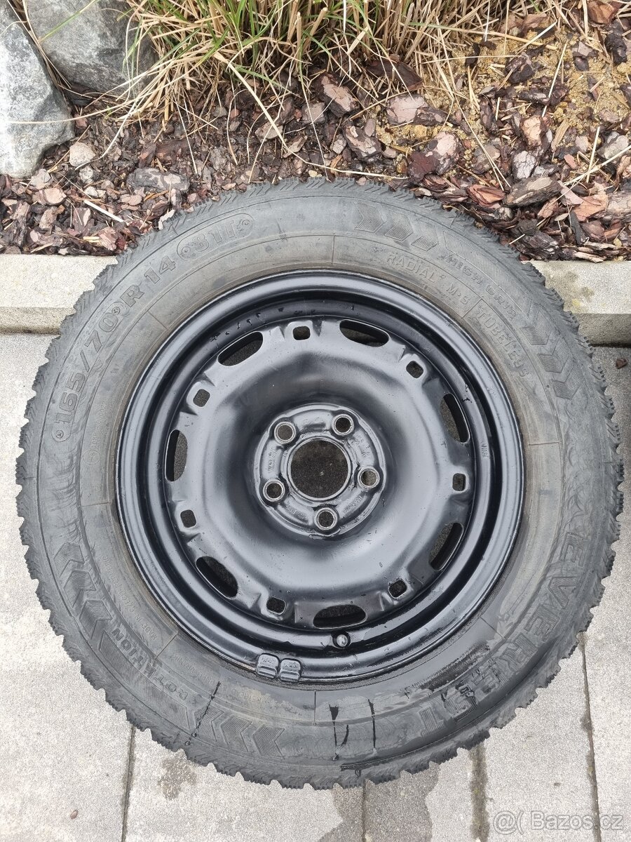 Zimní pneumatiky 165/70 R14 + plechové disky