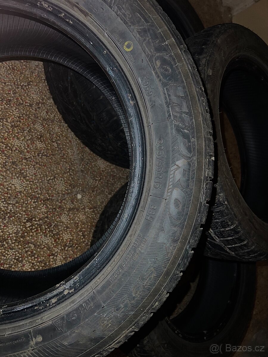 Prodám zimní pneu 205/55 r15