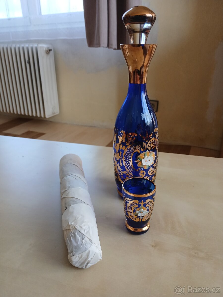 Barevné sklo