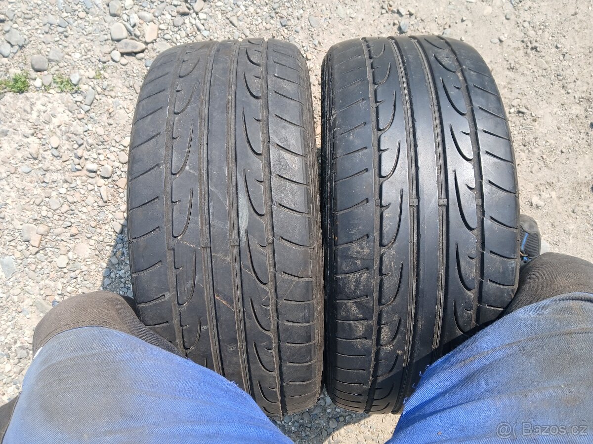 letni dunlop 215/45 R16 se vzorkem 4,5mm
